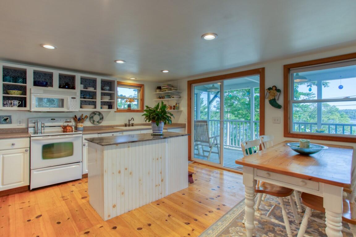 44 Lincoln Street Boothbay, ME 04544 - Photo 5 of 28 44LincolnSt-5568