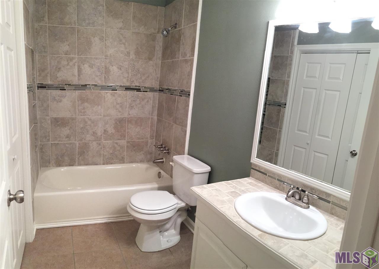 11139 Stanley Aubin Lane Baton Rouge, LA 70816 - Photo 11 of 24 Hall Bath