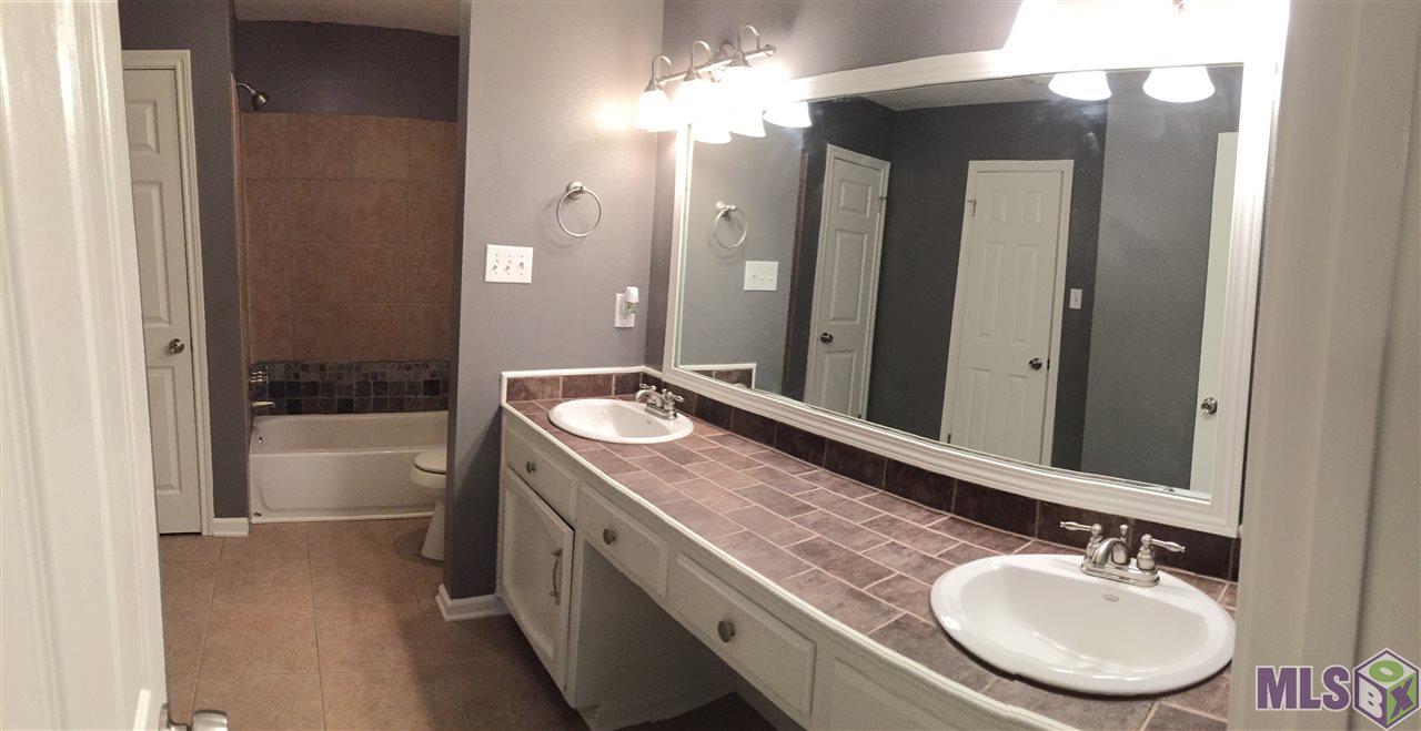 11139 Stanley Aubin Lane Baton Rouge, LA 70816 - Photo 15 of 24 Master Bath