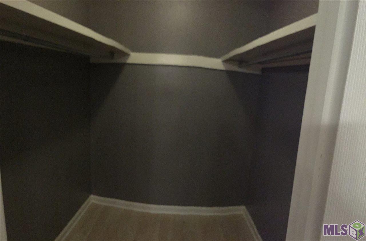 11139 Stanley Aubin Lane Baton Rouge, LA 70816 - Photo 17 of 24 Walk in Closet!