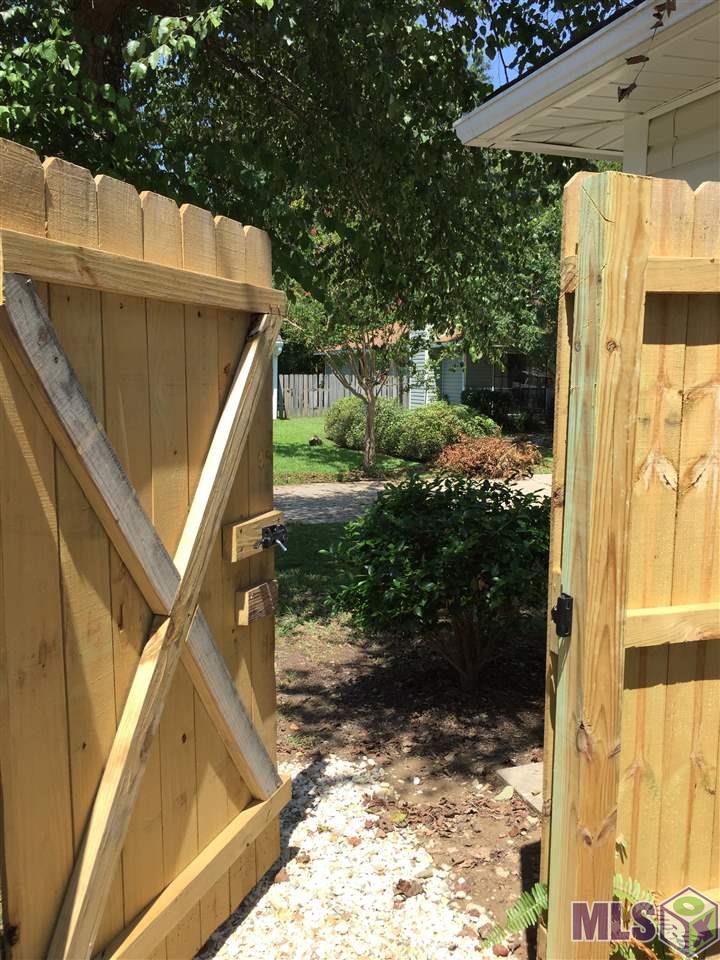 11139 Stanley Aubin Lane Baton Rouge, LA 70816 - Photo 23 of 24 Gate from patio to front of home