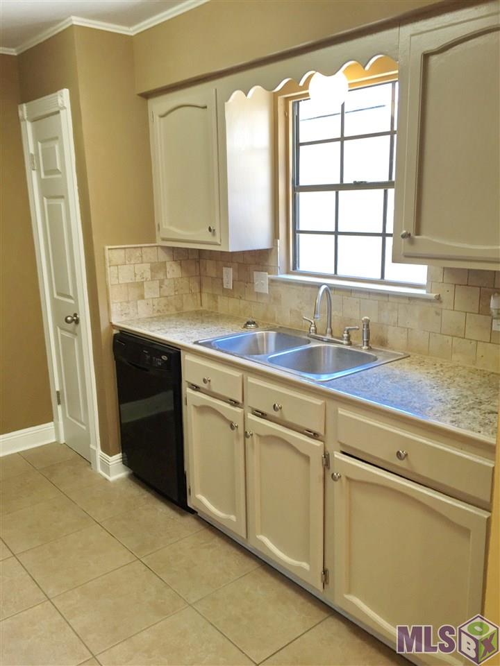 11139 Stanley Aubin Lane Baton Rouge, LA 70816 - Photo 7 of 24 Kitchen