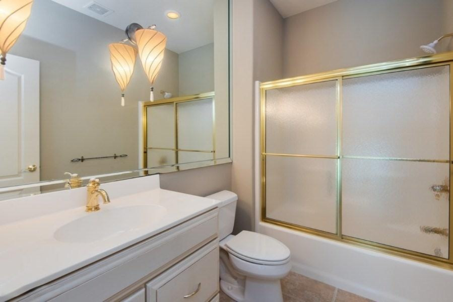 2251 Riverside Pointe Drive St. Joseph, MI 49085 - Photo 13 of 15 upstairs bath