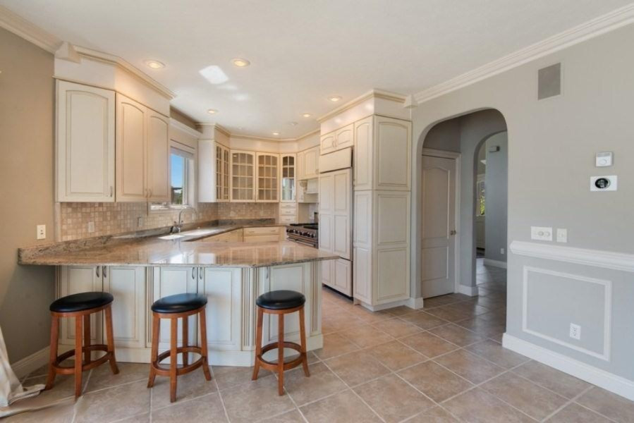 Additional kitchen view