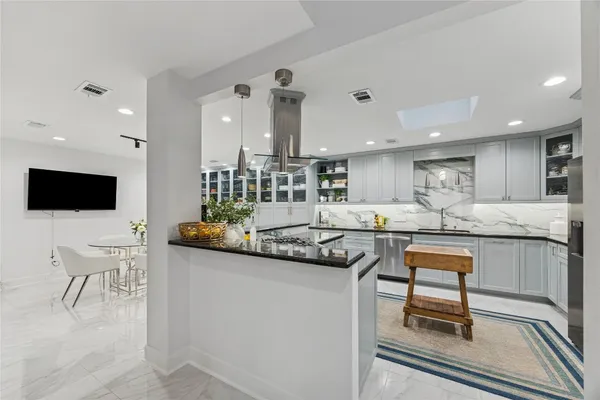 $3,000,000 | 45 Patti Lynn Lane, Houston, TX 77024