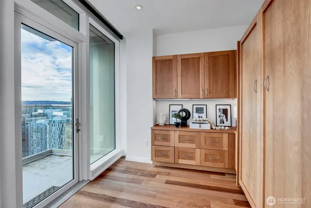 $1,725,000 | 10700 Northeast 4th Street, Unit 2712, Bellevue, WA 98004