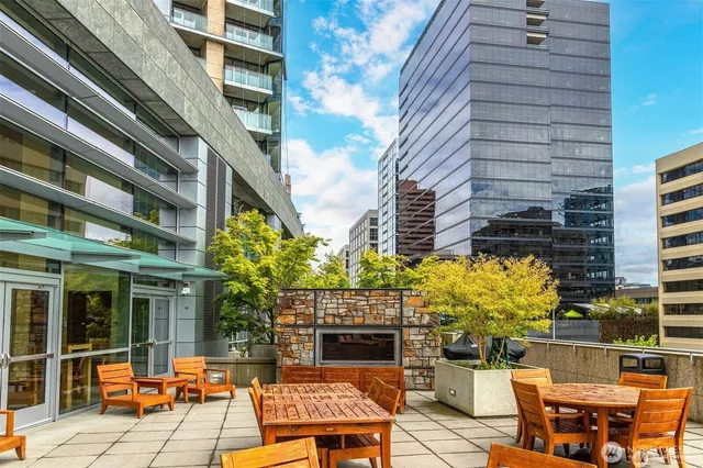 $1,725,000 | 10700 Northeast 4th Street, Unit 2712, Bellevue, WA 98004