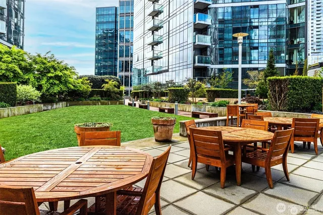 $1,725,000 | 10700 Northeast 4th Street, Unit 2712, Bellevue, WA 98004
