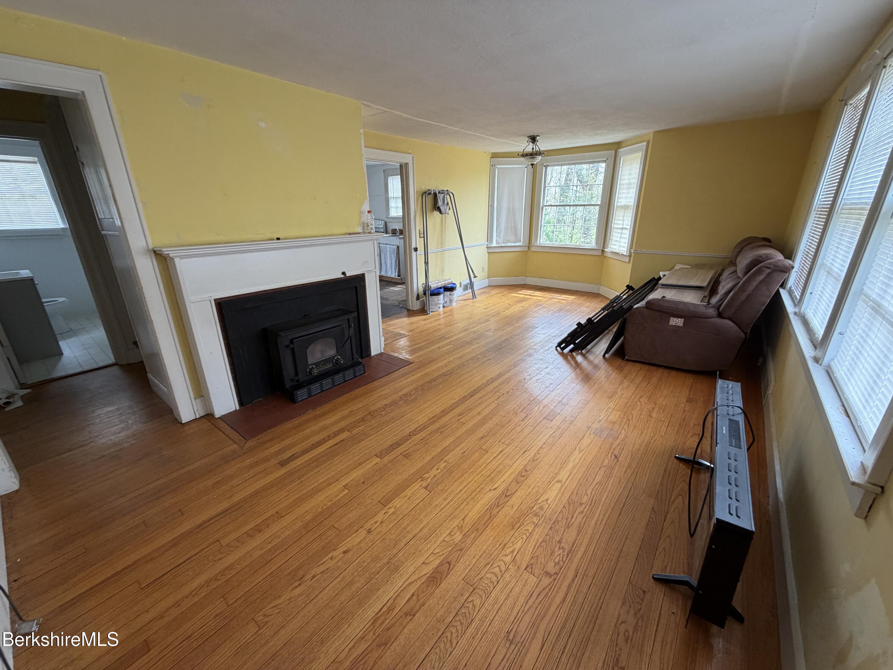 19 Upland Road Pittsfield, MA 01201 - Photo 9 of 23 IMG_0665