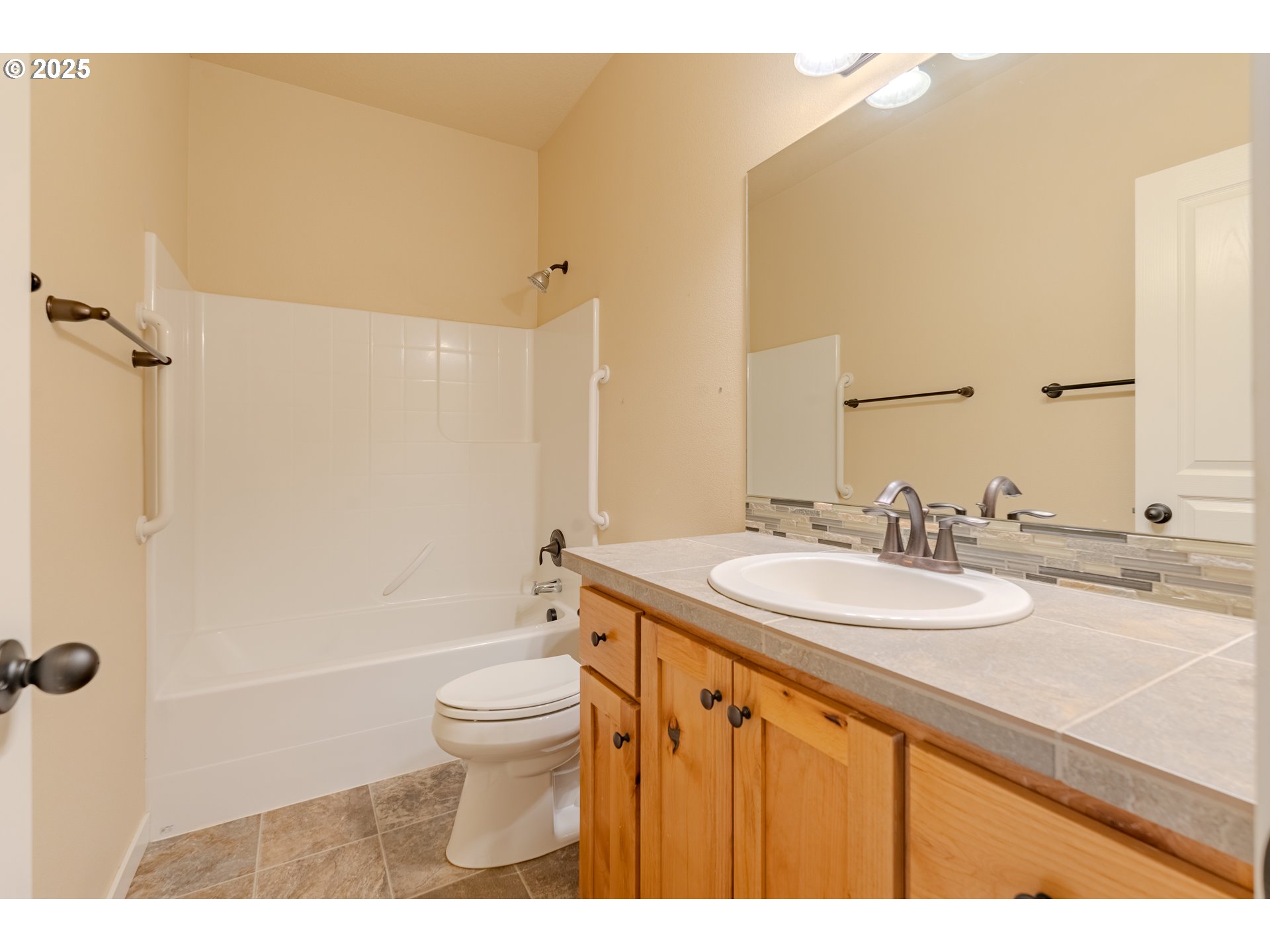 185 North 43rd Place Ridgefield, WA 98642 - Photo 12 of 31 Laundry