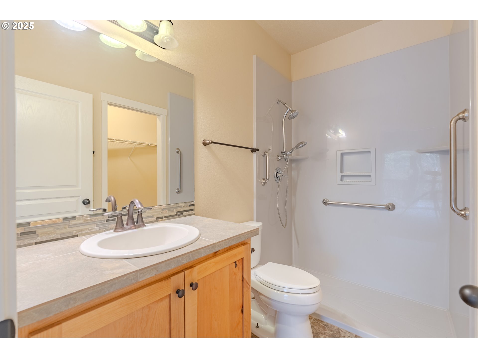 185 North 43rd Place Ridgefield, WA 98642 - Photo 17 of 31 Bedroom, Primary