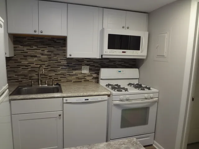 $179,900 | 128.5 Cora Avenue, Unit E, Fox Lake, IL 60020