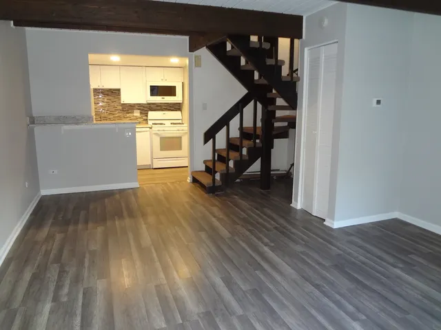 $179,900 | 128.5 Cora Avenue, Unit E, Fox Lake, IL 60020