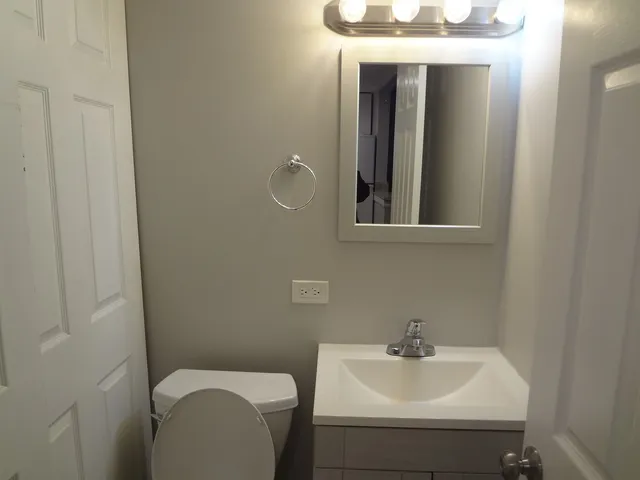 $179,900 | 128.5 Cora Avenue, Unit E, Fox Lake, IL 60020