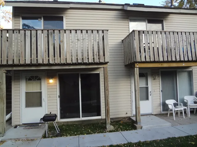 $179,900 | 128.5 Cora Avenue, Unit E, Fox Lake, IL 60020