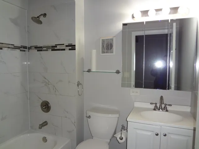 $179,900 | 128.5 Cora Avenue, Unit E, Fox Lake, IL 60020