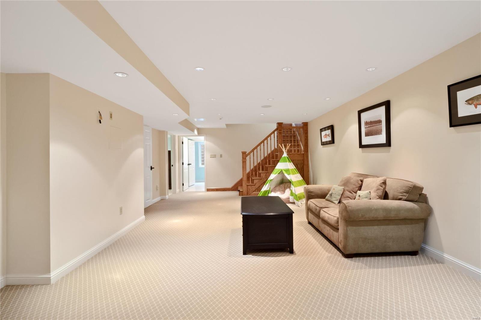 60 Daniel Road Ladue, MO 63124 - Photo 34 of 42 Gallery Image 34