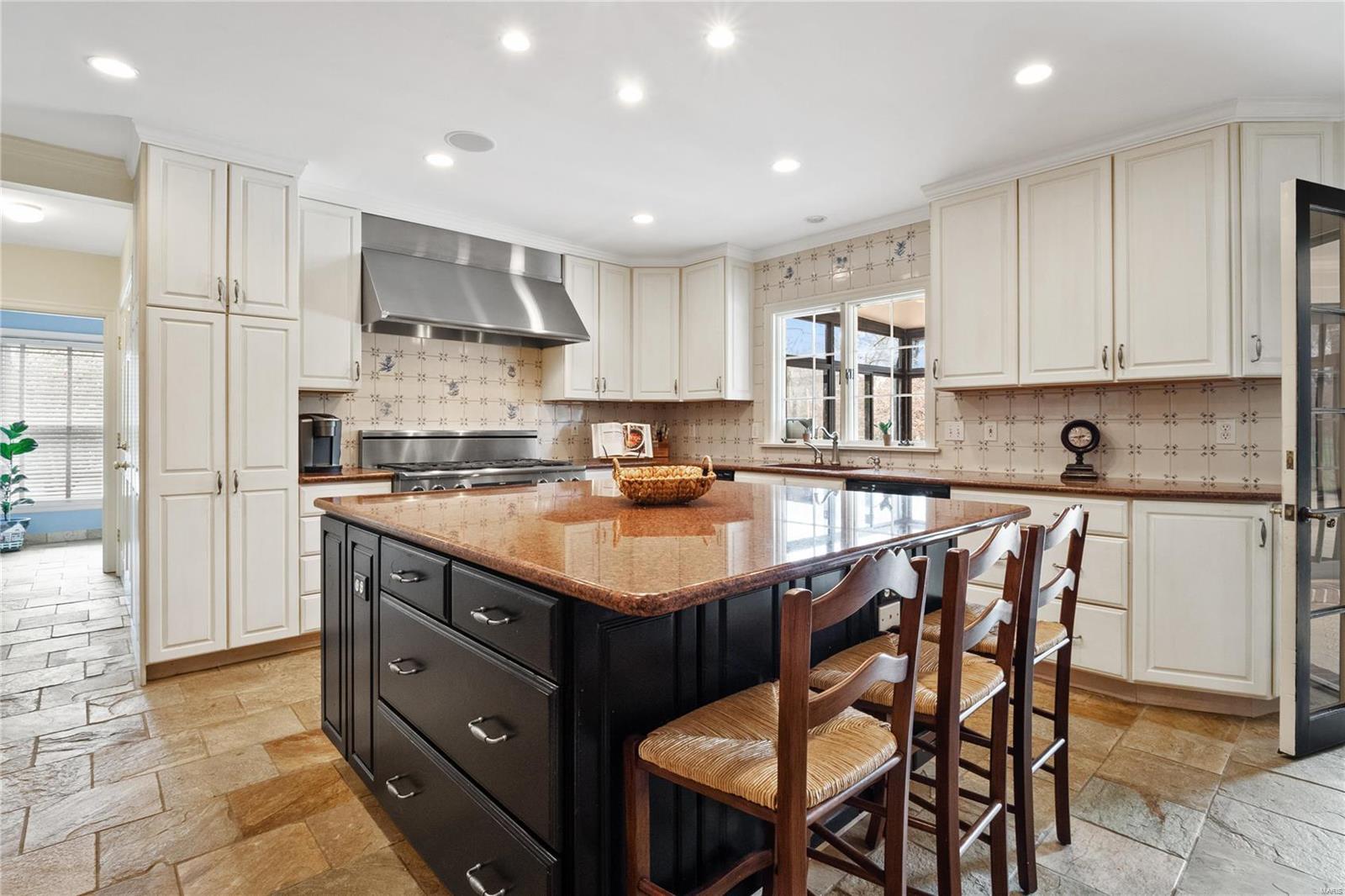 60 Daniel Road Ladue, MO 63124 - Photo 8 of 42 Gallery Image 8