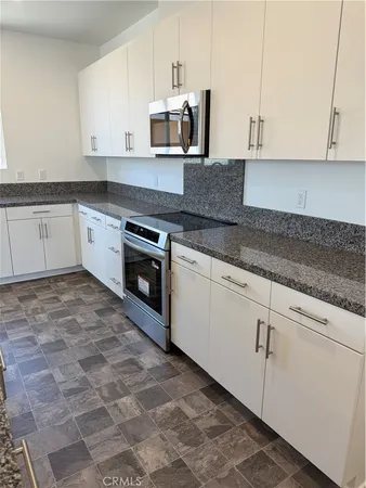 $3,300 | 16651 Wyndham Lane, Unit 6, Fontana, CA 92336