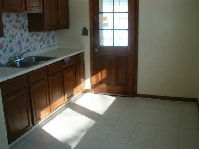 1236 Acton Road Columbus, OH 43224 - Photo 3 of 6