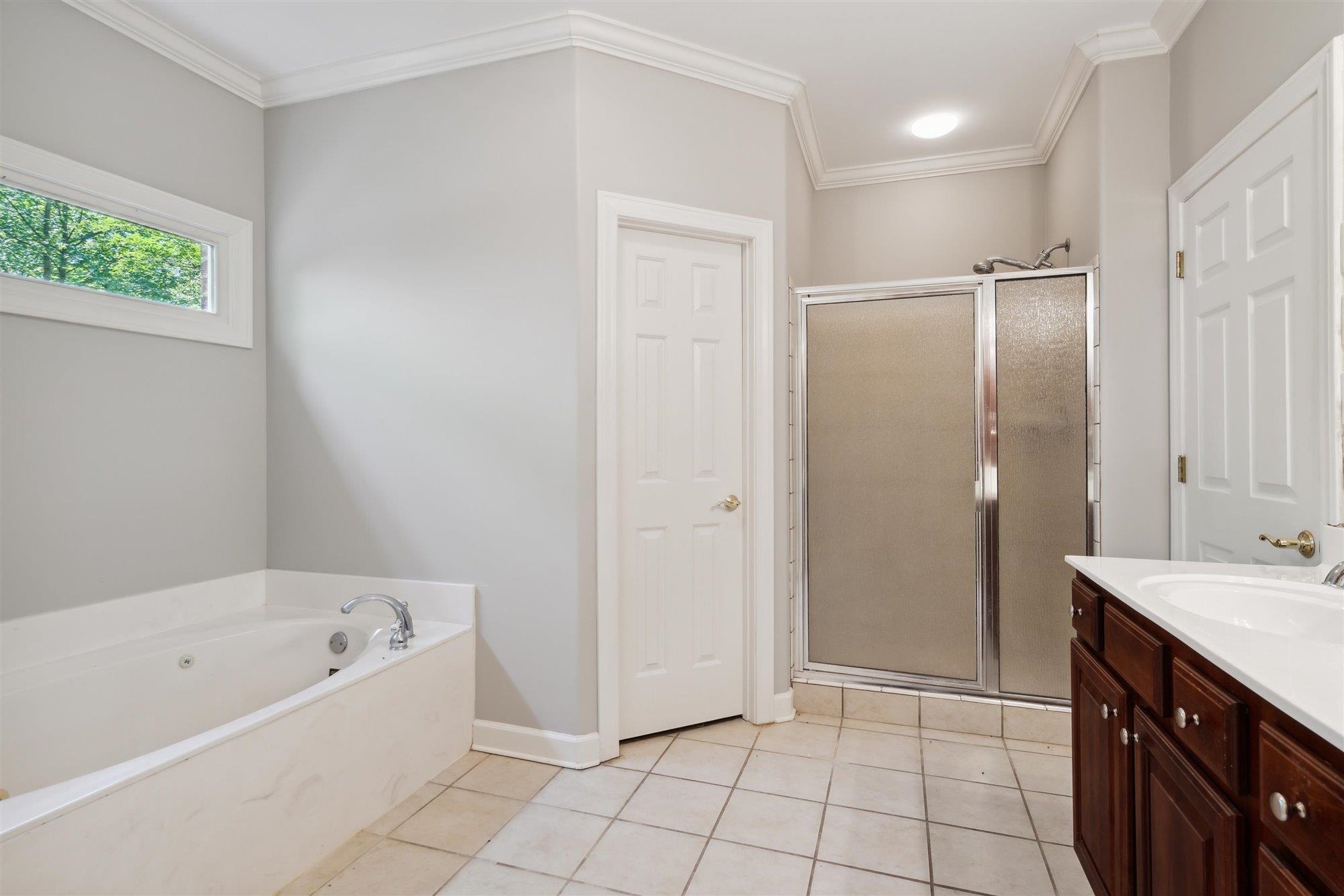 139 Pine Ridge Cove Holly Springs, MS 38635 - Photo 20 of 38 a bathroom with a bathtub and a sink