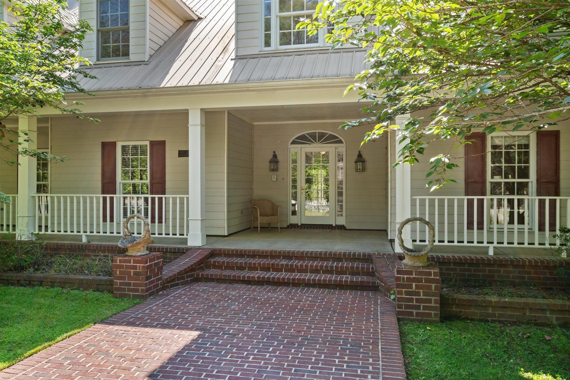 139 Pine Ridge Cove Holly Springs, MS 38635 - Photo 6 of 38 a front view of a house with a garden