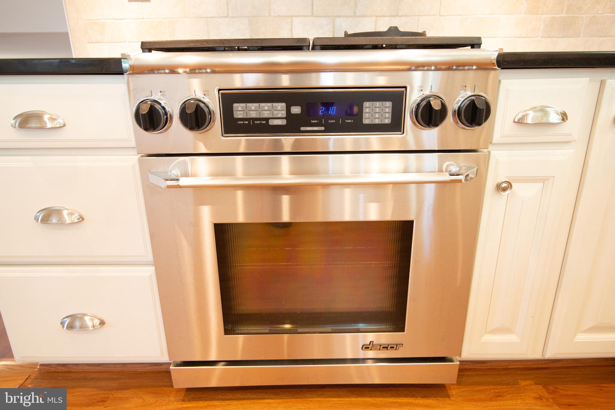 5414 Gainesville Road Springfield, VA 22151 - Photo 15 of 35 Dacor gas stove