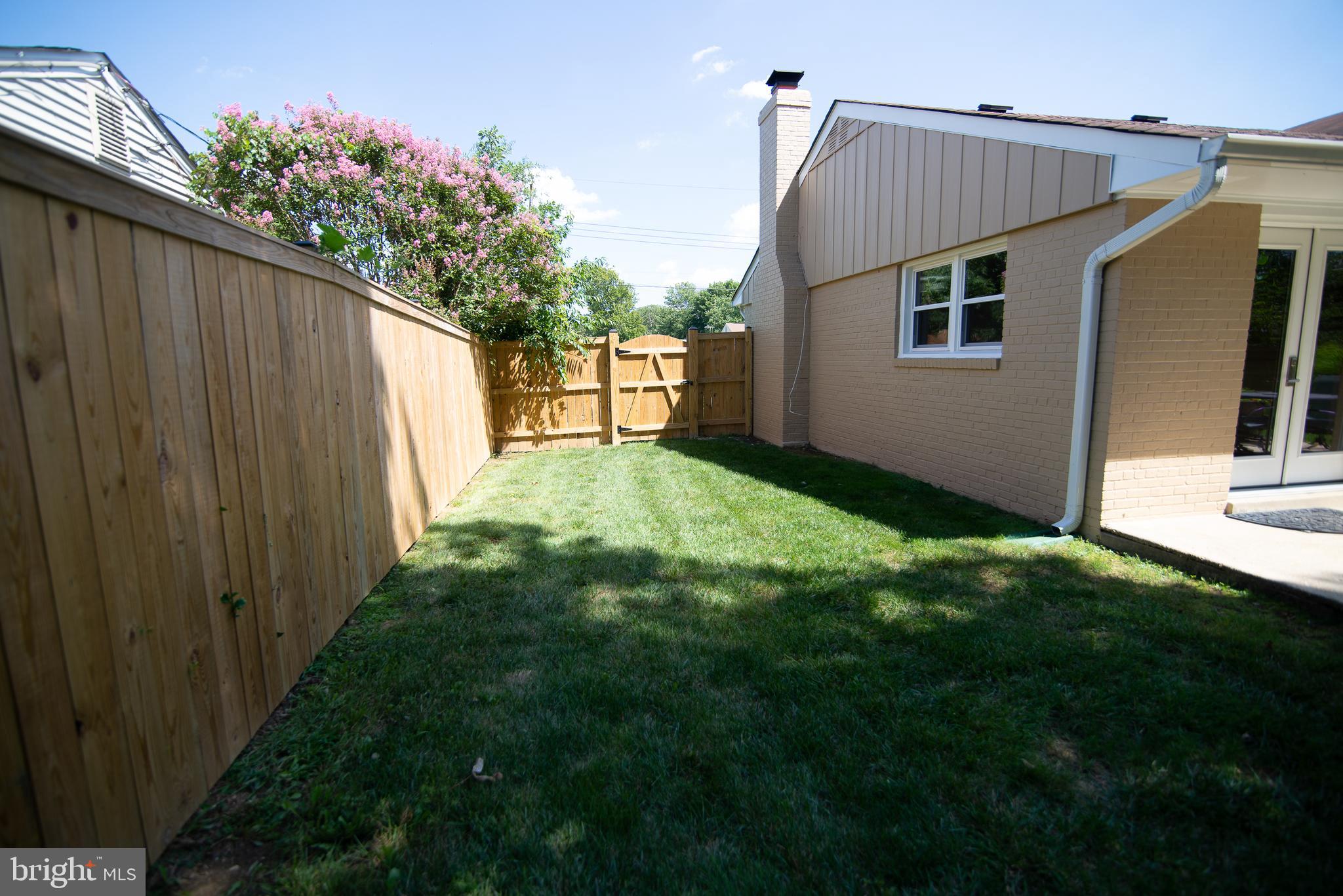 5414 Gainesville Road Springfield, VA 22151 - Photo 33 of 35 New privacy fence (2020)
