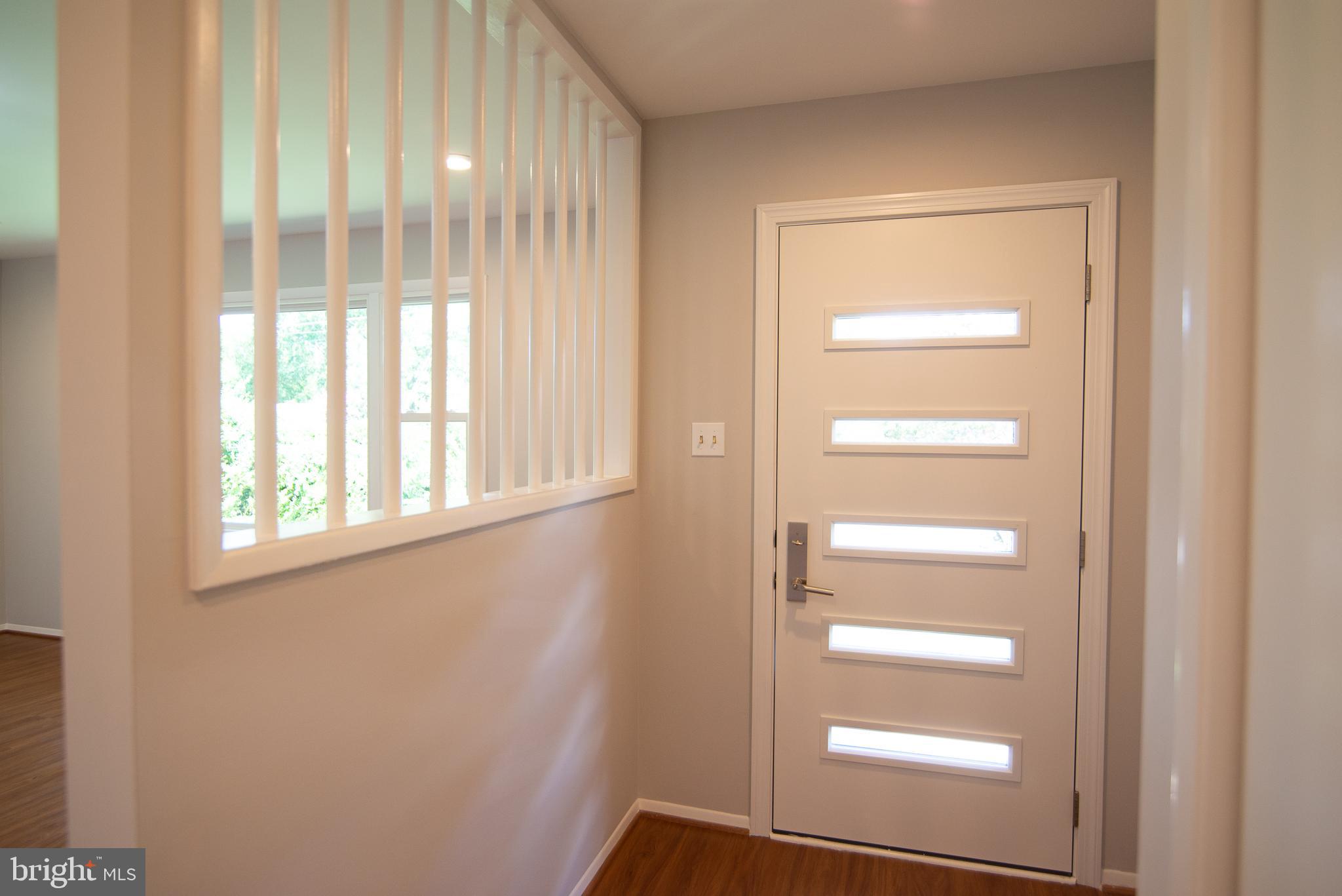 5414 Gainesville Road Springfield, VA 22151 - Photo 5 of 35 Foyer