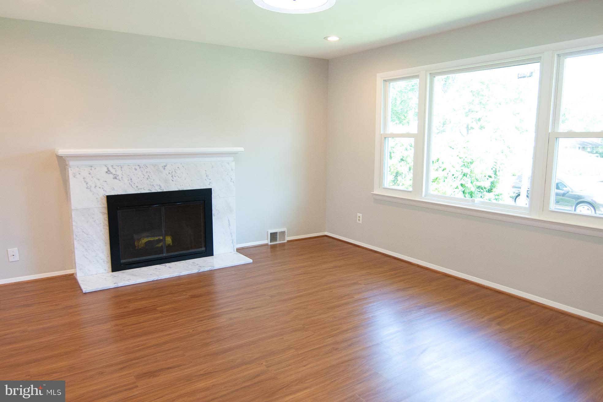 5414 Gainesville Road Springfield, VA 22151 - Photo 7 of 35 Sun-filled living room