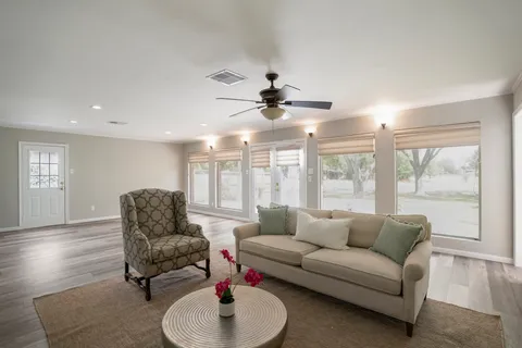 $284,999 | 5918 Par 4 Drive, Houston, TX 77088
