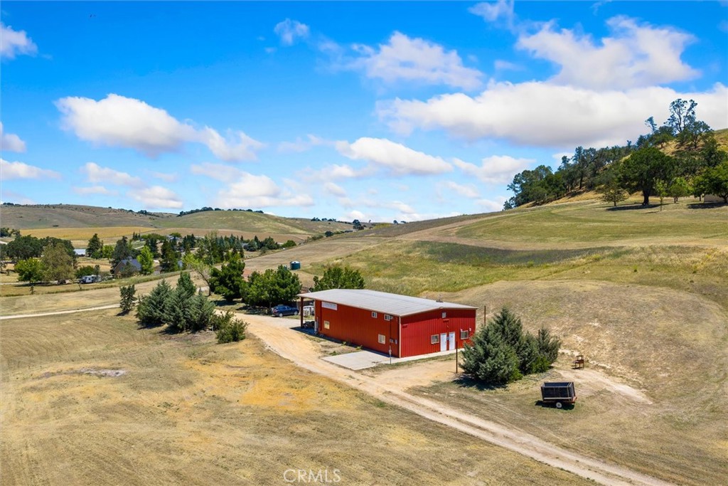 6998 Kingsbury Road Templeton, CA 93465 - Photo 31 of 57 Easy access from both sides