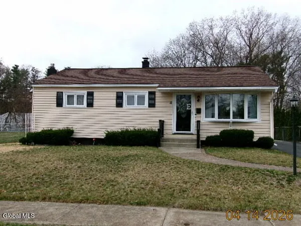 $369,900 | 4 Avon Court, South Glens Falls, NY 12803