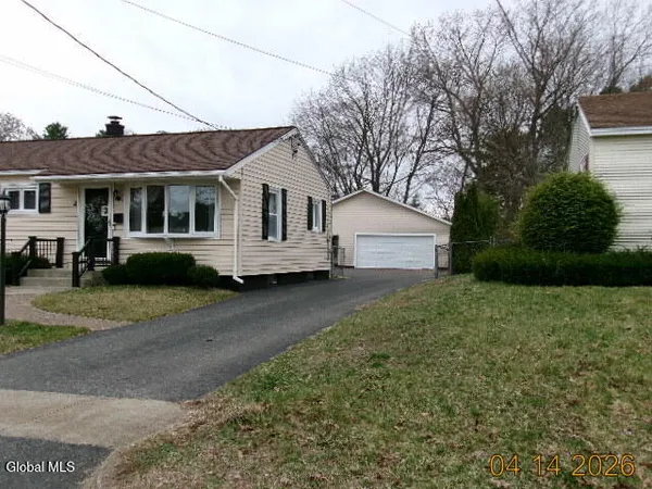 $369,900 | 4 Avon Court, South Glens Falls, NY 12803