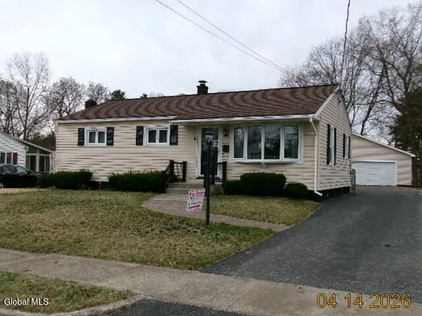 $369,900 | 4 Avon Court, South Glens Falls, NY 12803
