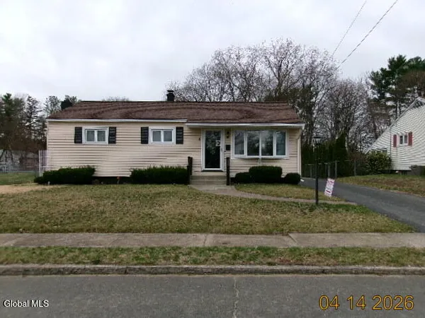 $369,900 | 4 Avon Court, South Glens Falls, NY 12803