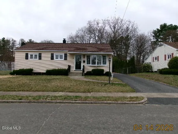 $369,900 | 4 Avon Court, South Glens Falls, NY 12803
