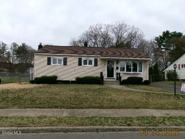 $369,900 | 4 Avon Court, South Glens Falls, NY 12803
