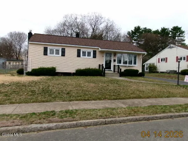 $369,900 | 4 Avon Court, South Glens Falls, NY 12803