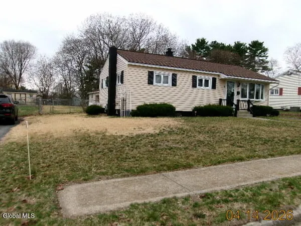 $369,900 | 4 Avon Court, South Glens Falls, NY 12803