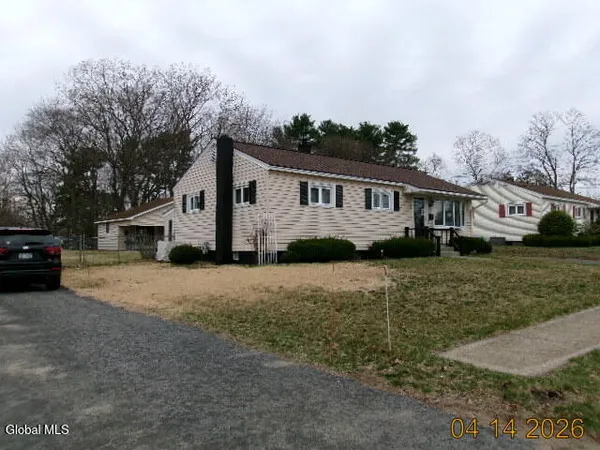 $369,900 | 4 Avon Court, South Glens Falls, NY 12803