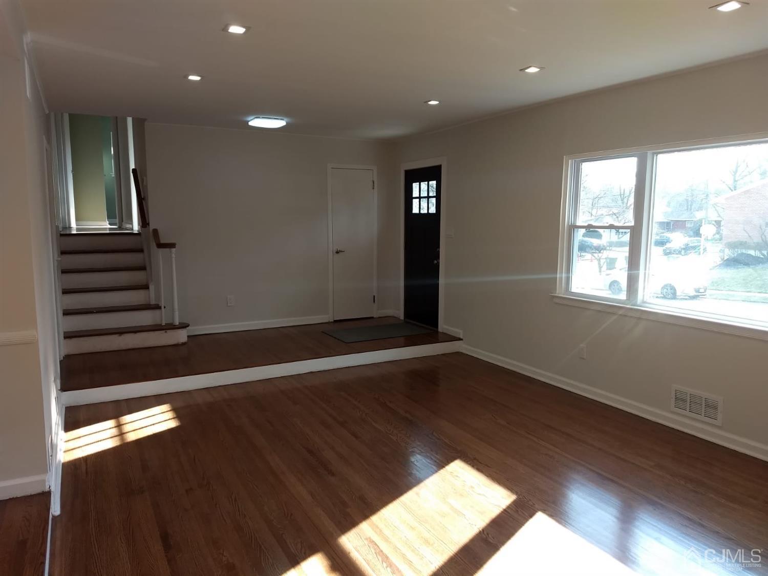 36 Hamlin Road Edison, NJ 08817 - Photo 5 of 34 Gallery Image 5