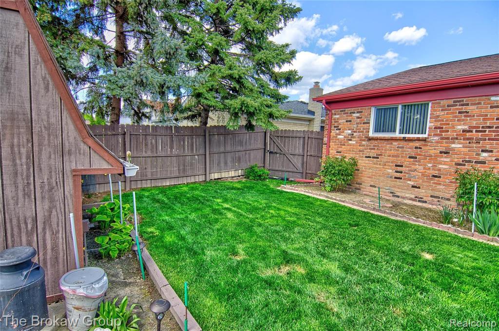 47363 Royal Road Macomb, MI 48044 - Photo 5 of 58