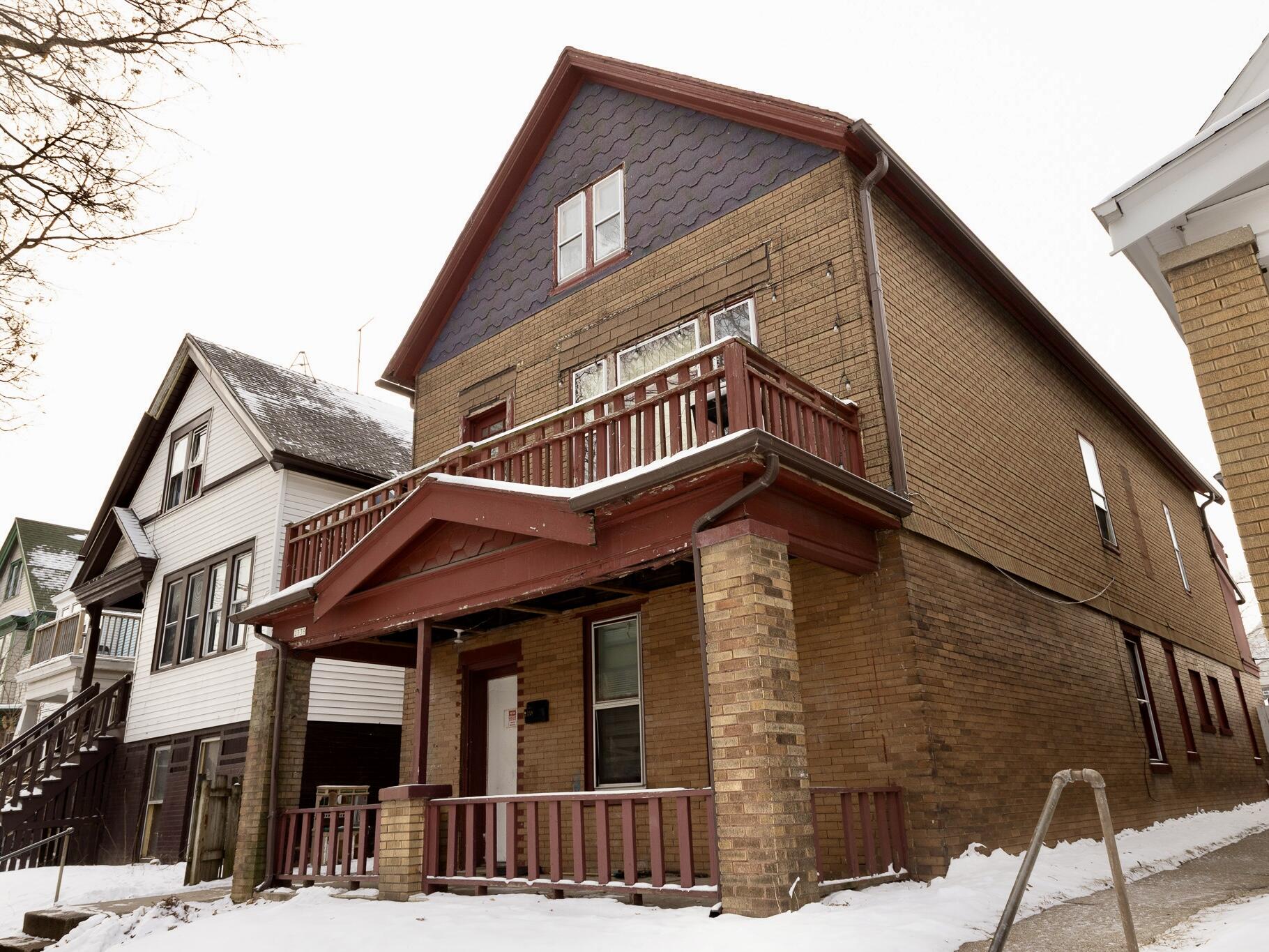 2339 South 9th Street Milwaukee, WI 53215 - Photo 3 of 7 2339 S 9th St 3