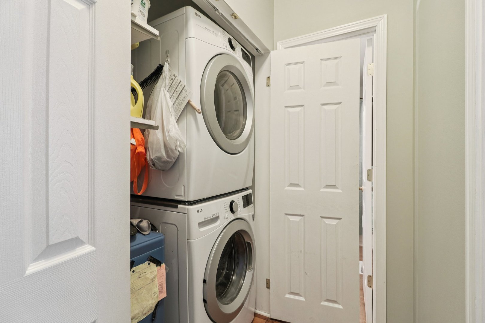11 Highview Avenue Fox Lake, IL 60020 - Photo 20 of 32 a utility room with dryer and washer