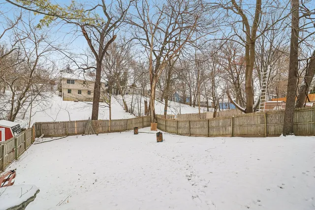 $260,000 | 11 Highview Avenue, Fox Lake, IL 60020