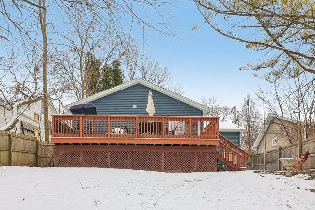 $260,000 | 11 Highview Avenue, Fox Lake, IL 60020