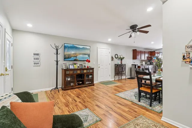 $260,000 | 11 Highview Avenue, Fox Lake, IL 60020