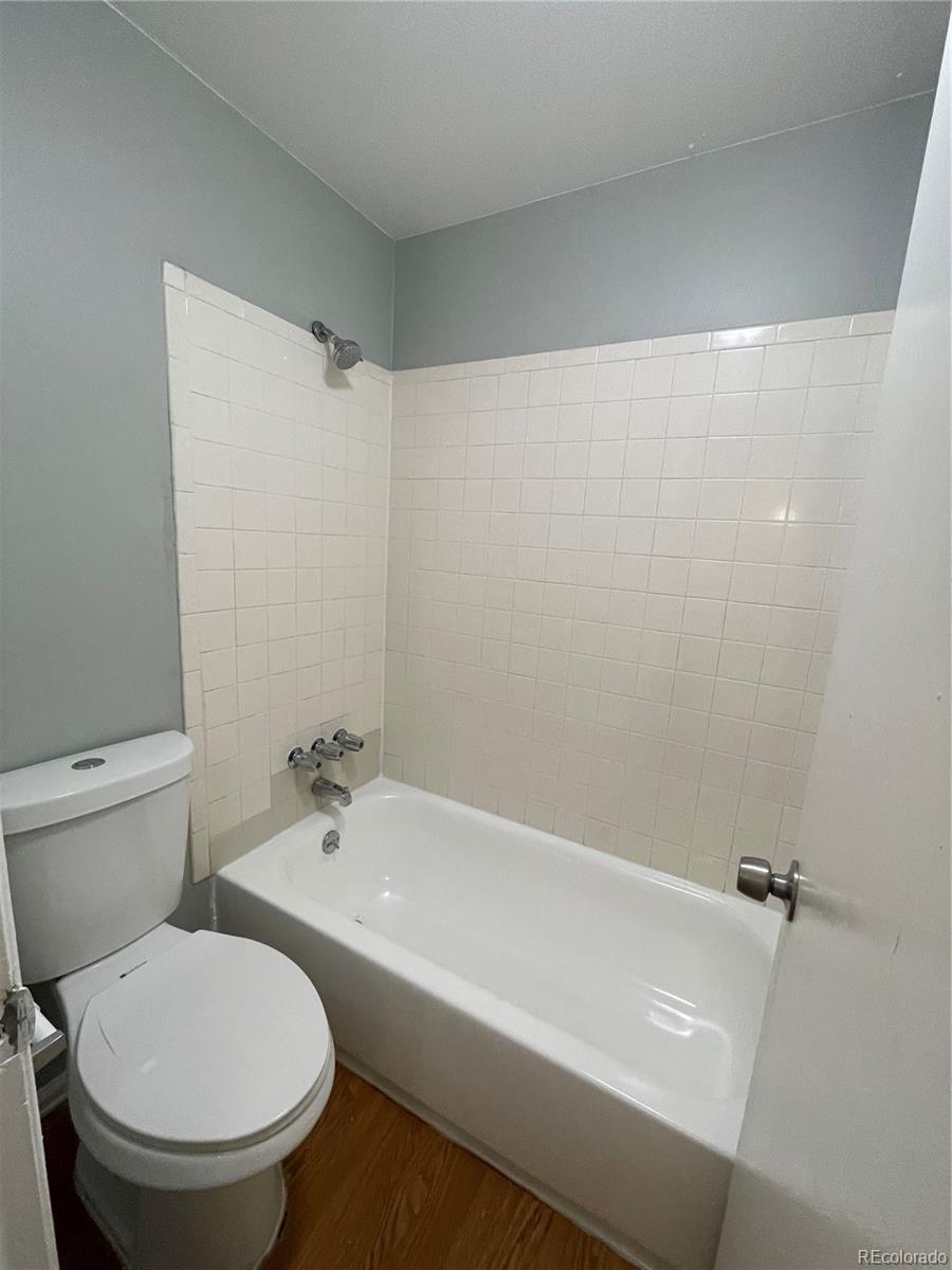 1676 Hanover Street, Unit 304 Aurora, CO 80010 - Photo 6 of 11 a bathroom with a toilet and a bathtub