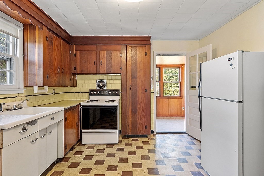 132 Pierpont Road Dudley, MA 01571 - Photo 8 of 32 Gallery Image 8